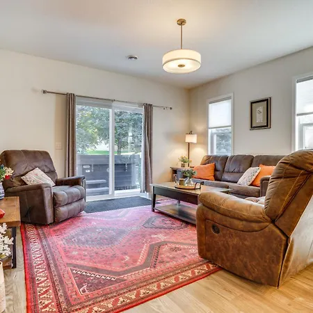 Mankato Getaway With Game Room And Salt Water Hot Tub!